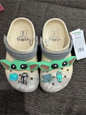 CROCS Classic Star Wars Clogs size j2